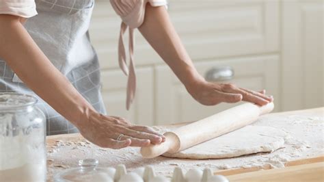 rolling dough take & bake pizza san andreas menu  If "flaky" is the non-negotiable feature you want in a roll, look no further than Rhodes Bake-N-Serv dinner roll dough